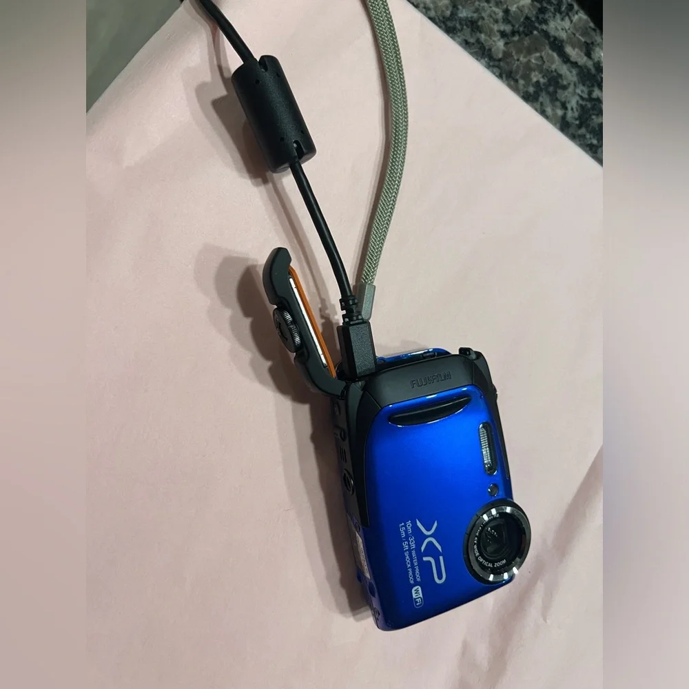 Sony underwater camera blue